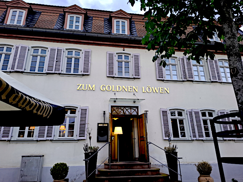 Eingangsbereich des Restaurants zum Goldnen Löwen in Darmstadt-Arheilgen
